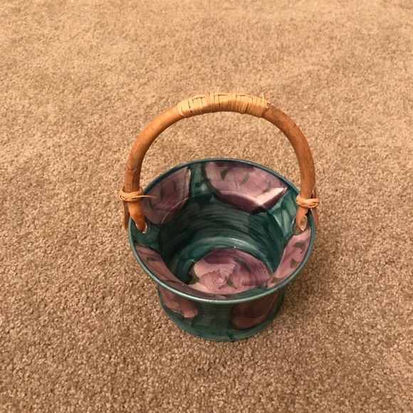 🔥 3/$12 purple+teal Ceramic basket w/bamboo handle - Picture 2 of 3
